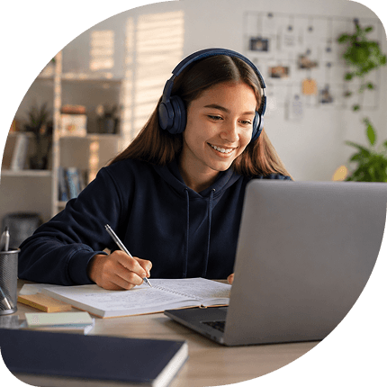 LATAM Global School student attending a live online class