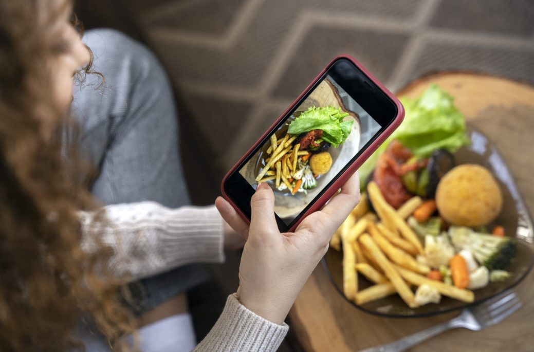 Cómo las redes sociales impactan nuestra relación con la comida